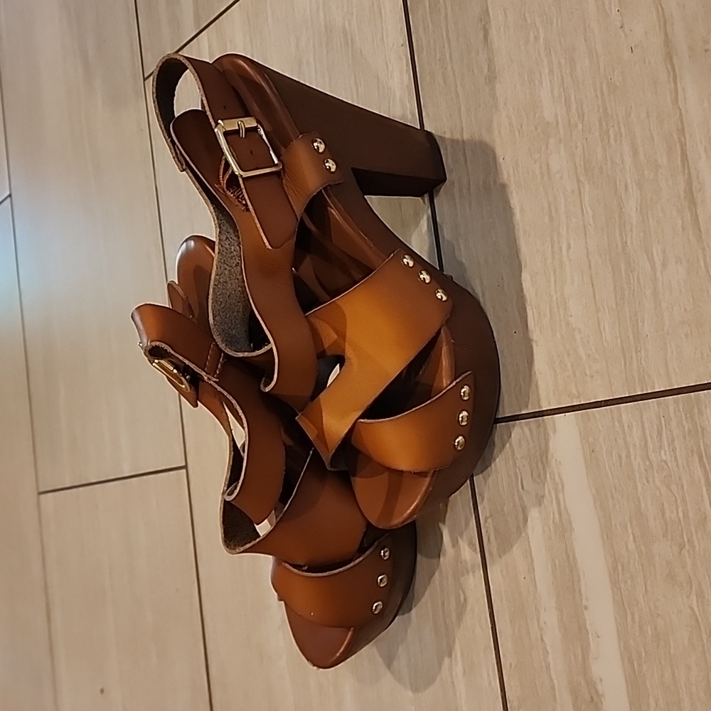 Womens size 8 heeled sandals, Mossimo